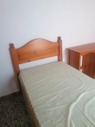 Cama de madera 90cm, con cabecero.