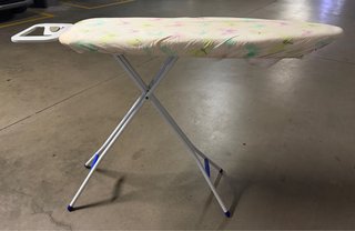 Mesa de planchar plegable