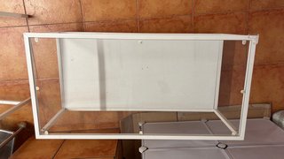 Tavolo da centro in vetro e metallo