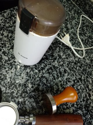 Cafetera DeLonghi Dedica Beige  	DELONGHI EC885BG