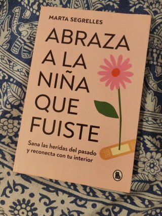 Libro abraza a la niña que fuiste