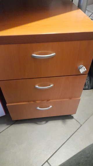 Cajonera de oficina con llave