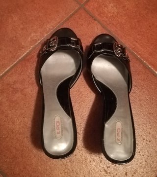 Sabot ciabatte vernice nere con fibbia