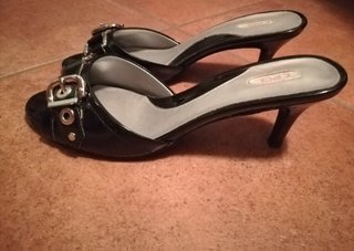 Sabot ciabatte vernice nere con fibbia