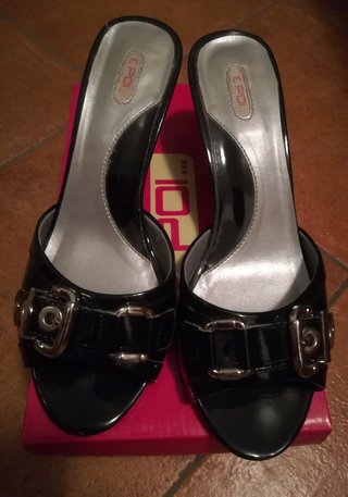 Sabot ciabatte vernice nere con fibbia