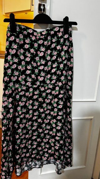 Falda larga floral con aberturas