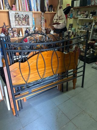 Cabecero de forja y madera