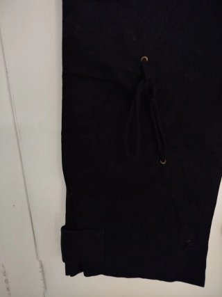 Pantalón cargo negro con cremalleras
