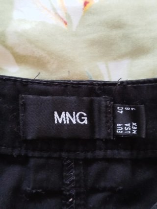 Pantalón cargo negro con cremalleras