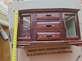 Mini joyero musical de madera con cajones y crista
