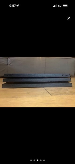 PS4 Pro + 2 Mandos + 2 Juegos + Cables