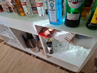 Mueble bar cristal y metal