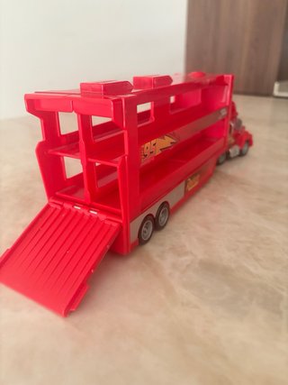 Camión Mack de Rayo McQueen