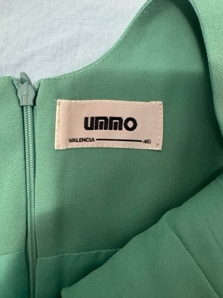 Vestido verde con pedrería talla 46