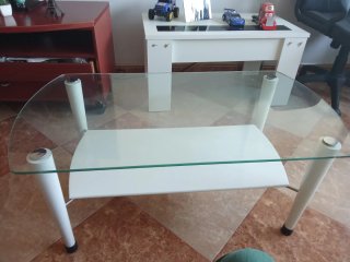 Tavolo da centro in vetro e plastica