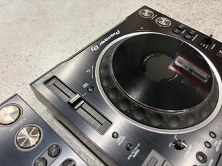 2x Pioneer DJ CDJ-3000