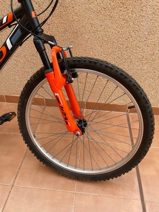 Bicicleta de montaña B-PRO 24” 18 velocidades