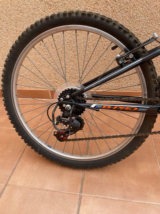 Bicicleta de montaña B-PRO 24” 18 velocidades