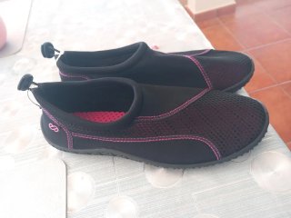 Escarpines Mujer Sprinter Talla 41 Negros y Rosas