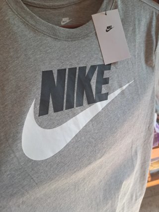 Camiseta Nike Gris Logo Swoosh