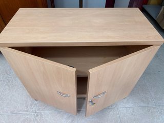 Mueble bajo de oficina madera claro