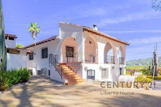 Chalet en venta en Zona Urbanizaciones en Alzira