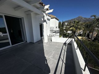 Piso en venta en Los Naranjos - Las Brisas en Marbella