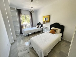 Piso en venta en Los Naranjos - Las Brisas en Marbella