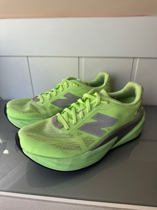 Zapatillas New Balance FuelCell Rebel V5 Verde/Pla