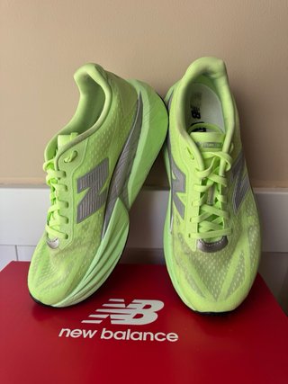 Zapatillas New Balance FuelCell Rebel V5 Verde/Pla
