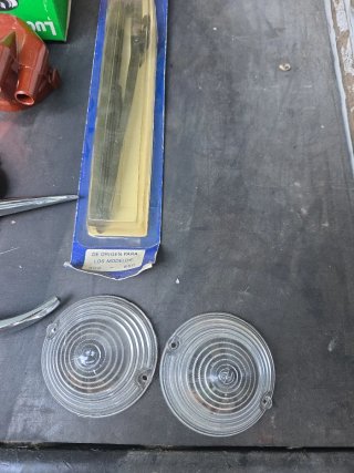 Lote piezas Seat 600: cerradura, manilla, deco ori