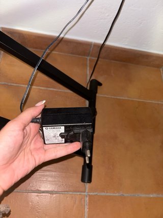 Piano digital con soporte