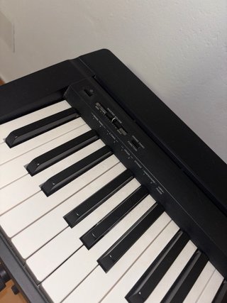 Piano digital con soporte