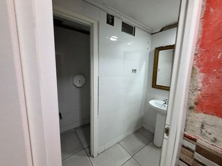 Local comercial en venta en Los Rosales en Madrid
