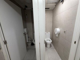 Local comercial en venta en Los Rosales en Madrid