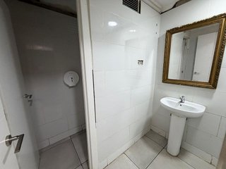 Local comercial en venta en Los Rosales en Madrid