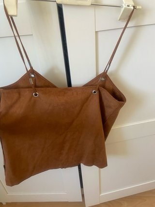 Top Bershka marrón tirantes