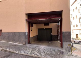 Garaje en venta en Valdeacederas en Madrid