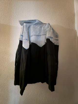 Chaqueta vaquera y negra