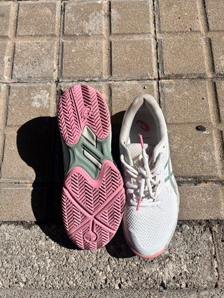 Zapatillas pádel Asics mujer rosa y blancas