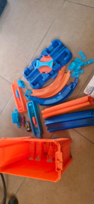 Hot Wheels Track Builder Caja Naranja y Azul