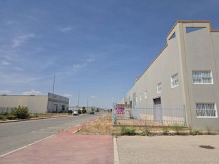 Local comercial en venta en Santa Cruz - Industria - Polígono Campollano en Albacete