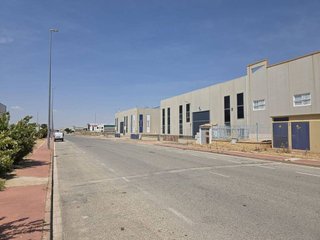 Local comercial en venta en Santa Cruz - Industria - Polígono Campollano en Albacete