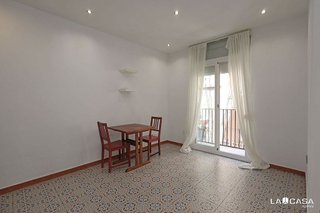 Piso en venta en El Raval en Barcelona