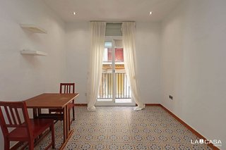 Piso en venta en El Raval en Barcelona
