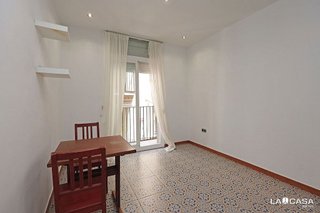 Piso en venta en El Raval en Barcelona