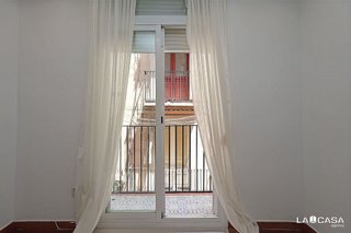 Piso en venta en El Raval en Barcelona