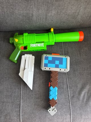 Pistola Nerf Fortnite + Hacha Minecraft