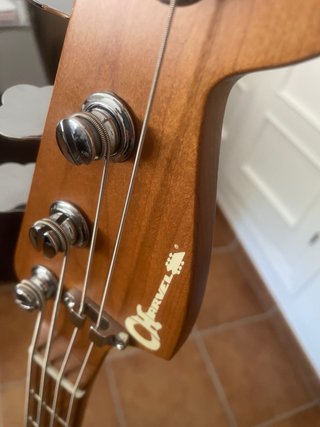 Bajo Eléctrico Charvel Azul