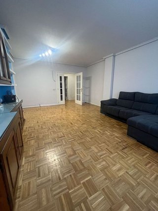 Piso en alquiler en Reyes en Parla